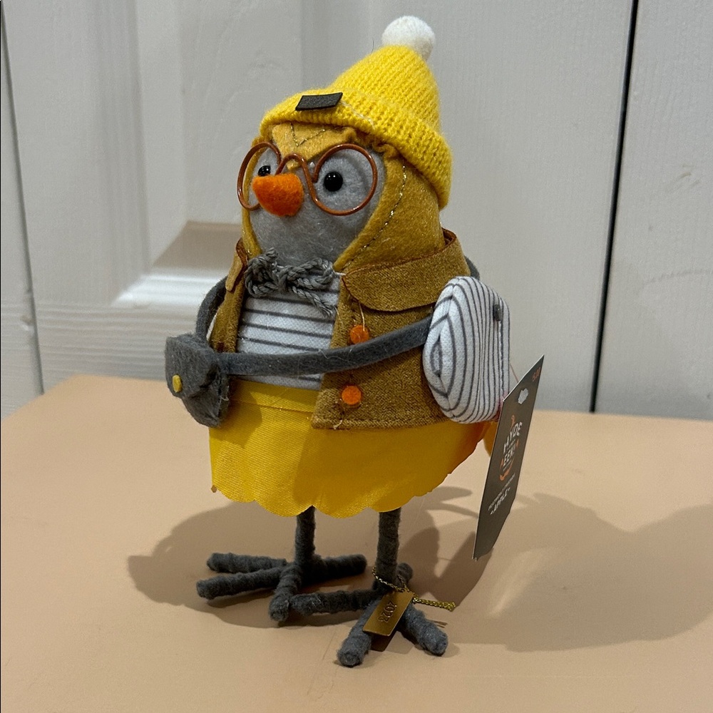 Featherly Friends - Apple - 2023